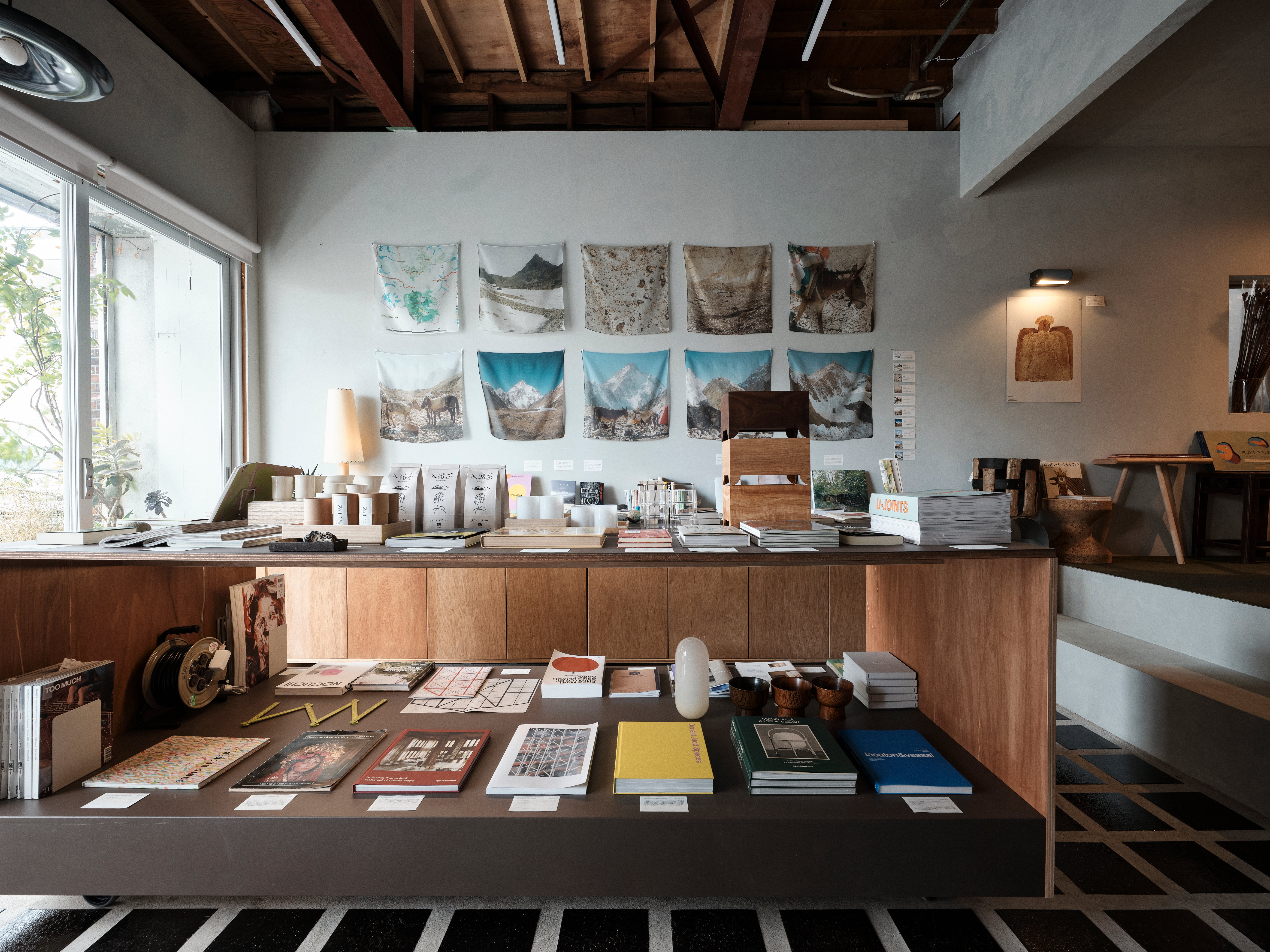 Zelt – Zelt Bookstore